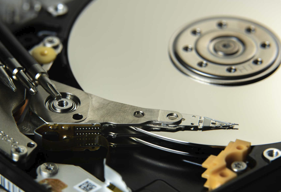 Safe Disposal and Replacing a Failed Drive